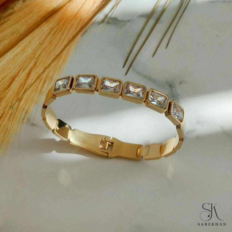 FARIA BANGLE