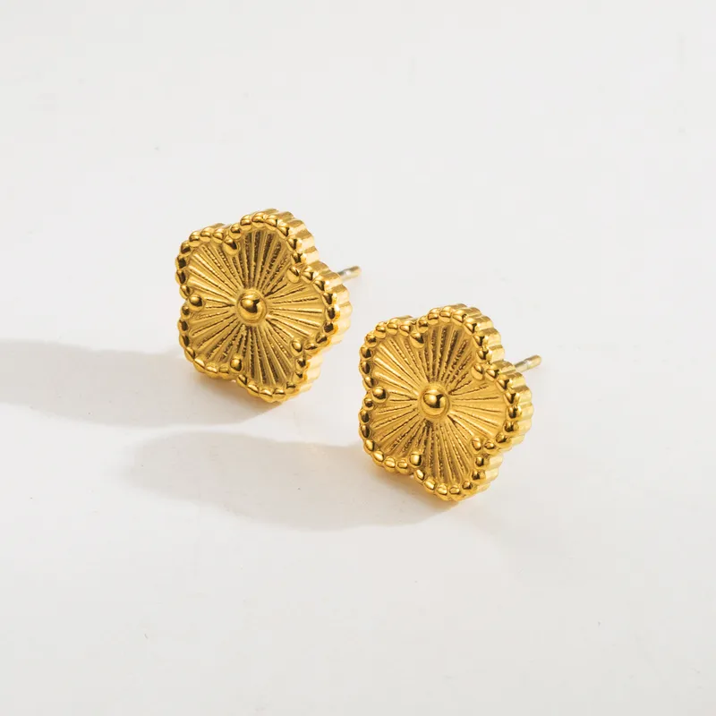 GOLD CLOVER STUDS